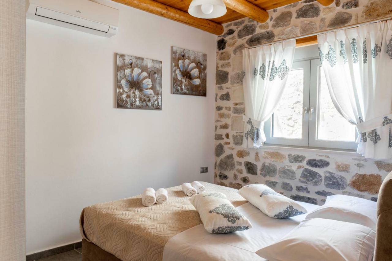 Marilena Natural Stone House, By Hellocrete Pigi  Exterior photo